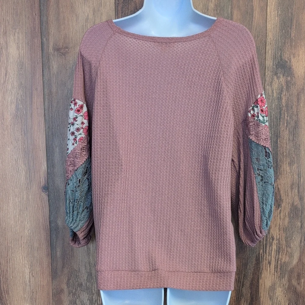 Umgee Dusty Rose Waffle Knit Blouse with Floral Lace Accents S              M588